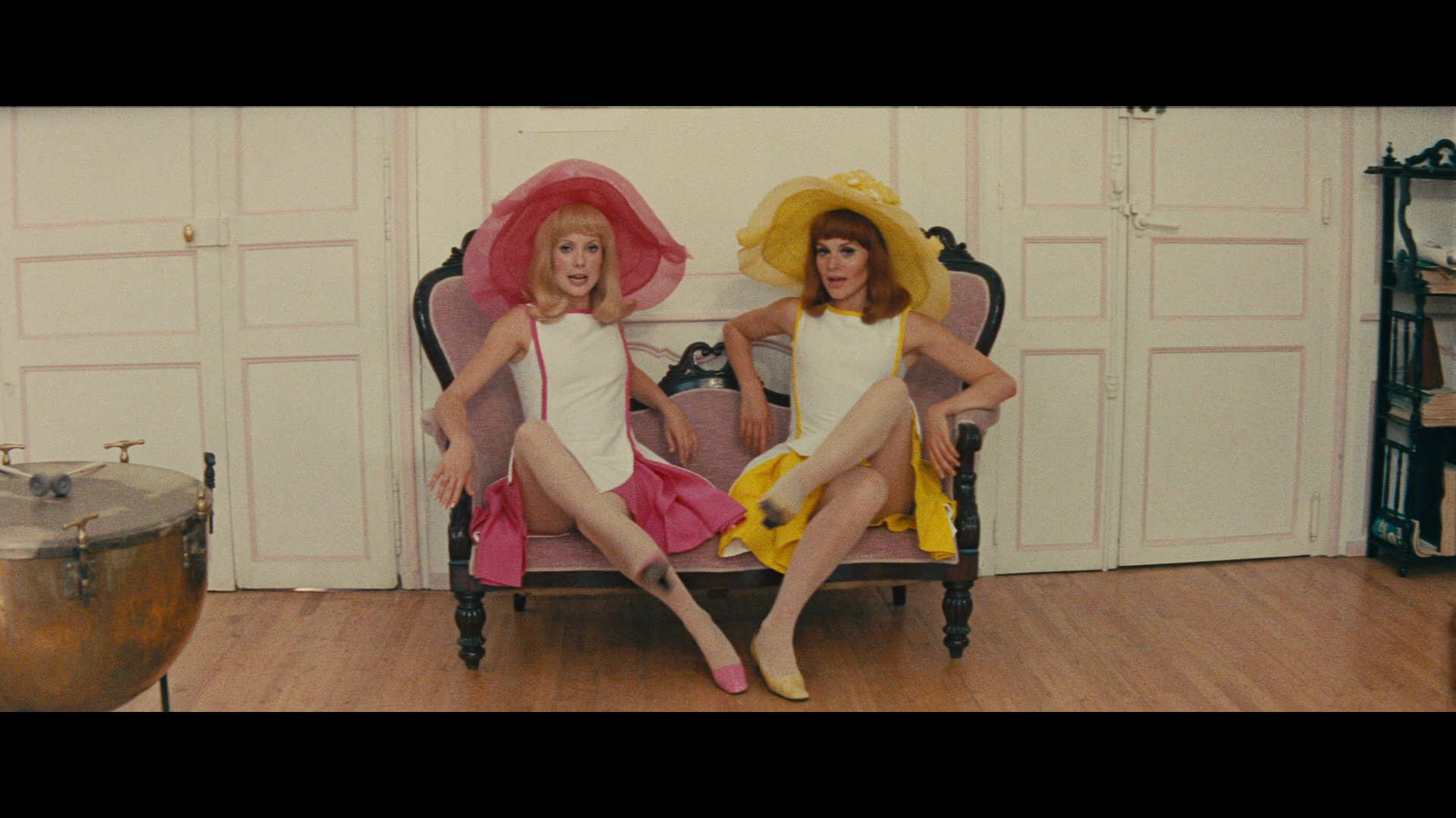 [柳媚花娇].The.Young.Girls.of.Rochefort.1967.CC.BluRay.1080p.AVC.DTS-HD.MA.5.1-blucook@CHDBits    44.32G-4.jpg